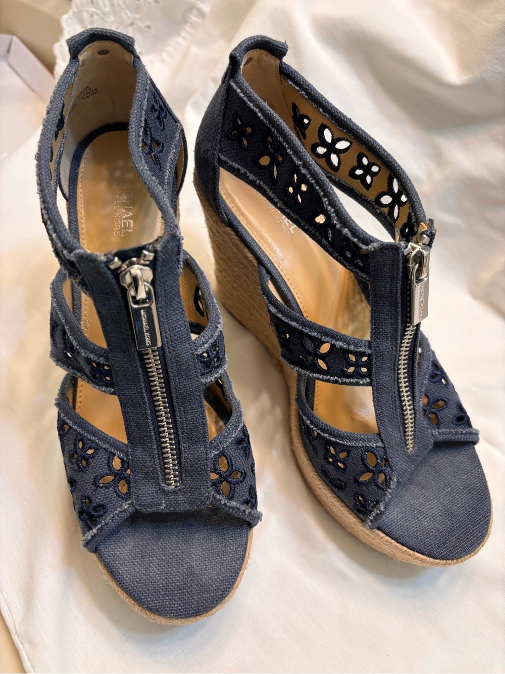 Michael Kors Berkley Denim Eyelet Espadrille Wedge Sandals Blue 7.5